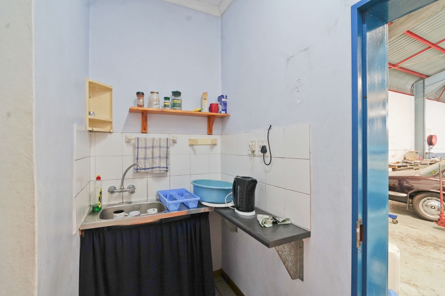 To Let commercial Property for Rent in North End Eastern Cape